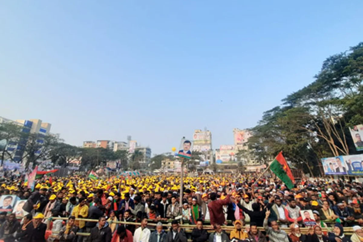 আলিয়া মাদরাসা মাঠে জনস্রোত, তারেক রহমানের অপেক্ষা