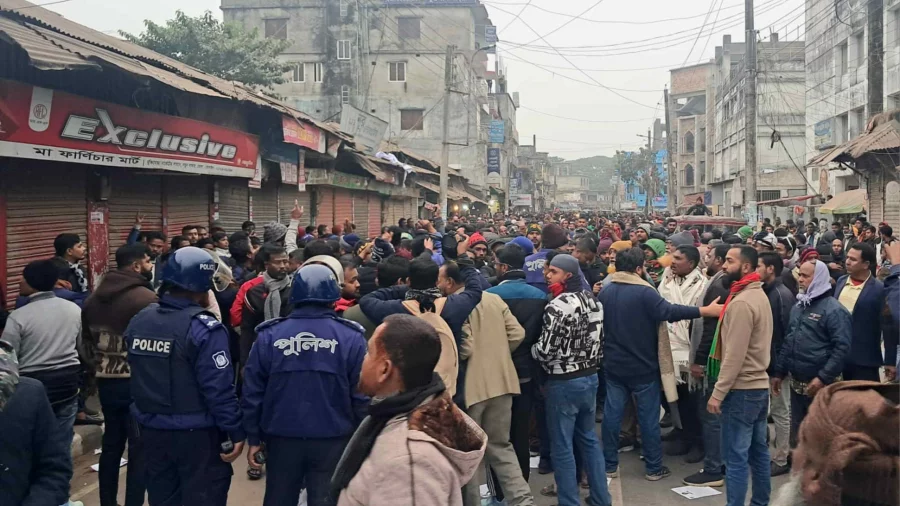 ভোলায় বিএনপির মিছিলে ককটেল বিস্ফোরণ, বিজেপি কার্যালয়ে ভাঙচুর