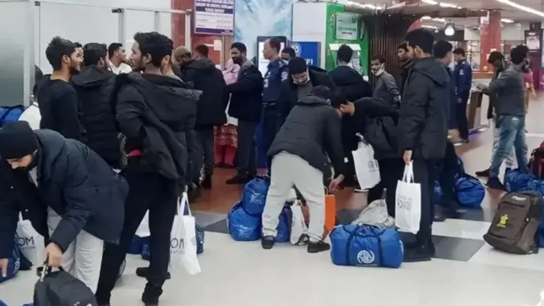 লিবিয়া থেকে দেশে ফিরলেন ১৭৫ বাংলাদেশি