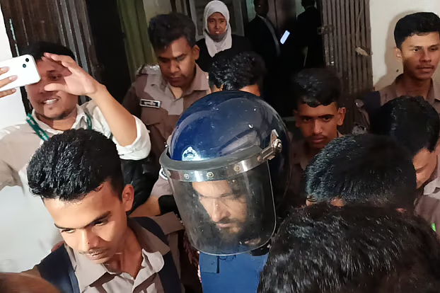 প্রতারণার মামলায় আবারও কারাগারে গায়ক নোবেল