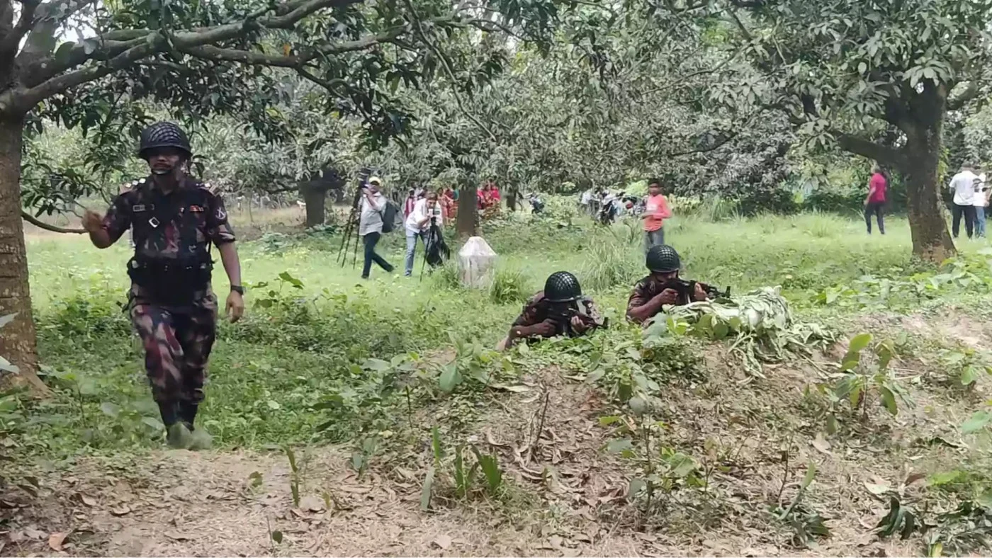 বিজিবির বাধায় পুশইন চেষ্টা ব্যর্থ, সীমান্তের শূন্যরেখায় আটকা ২৮ জন
