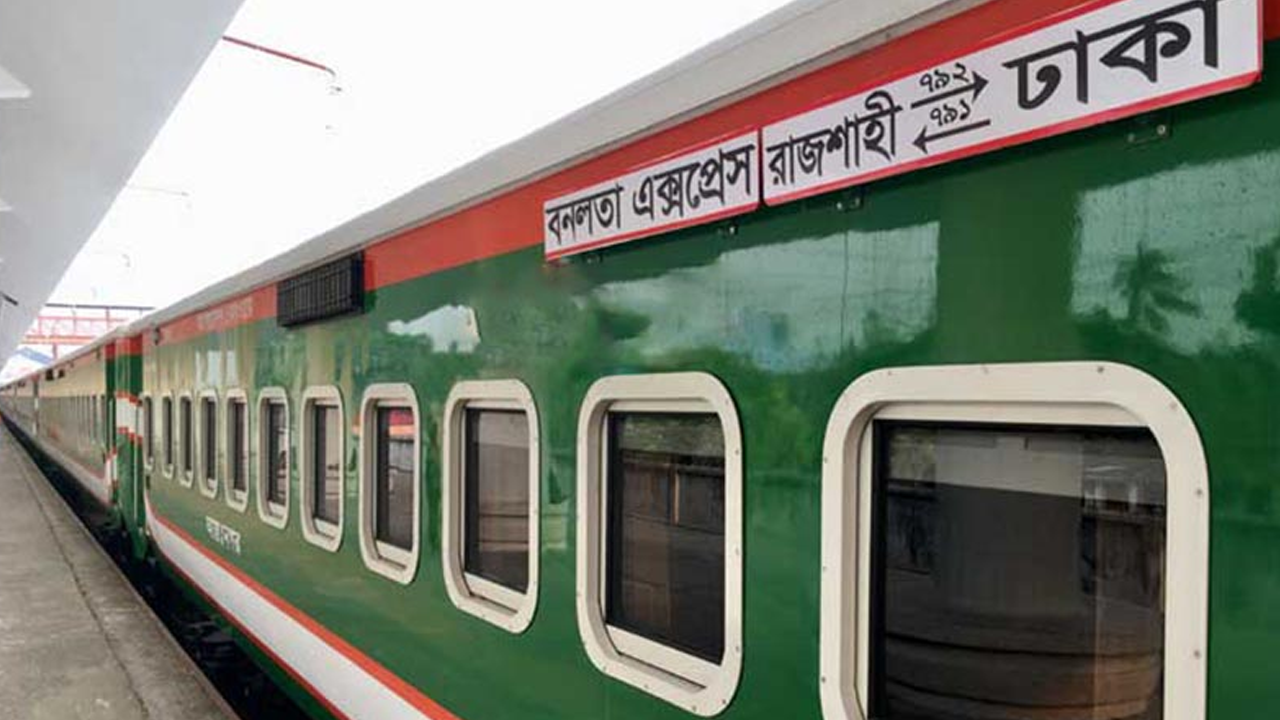 রাজধানীতে ট্রেনে মিলল বিপুল অস্ত্র-গুলি