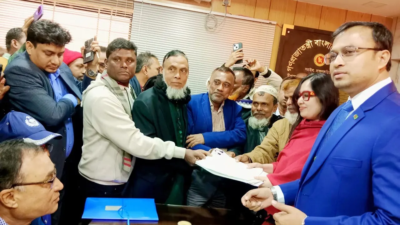 মনোনয়ন জমা দিয়ে রুমিন ফারহানা বললেন, ‘ধানের শীষের বিপক্ষে ভোট করতে হচ্ছে’