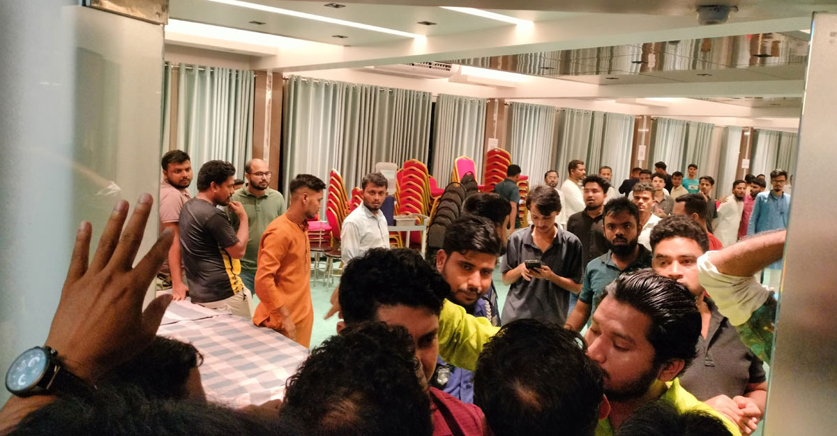 হোটেলে গোপন বৈঠকের অভিযোগে ১৯ জনপ্রতিনিধি আটক