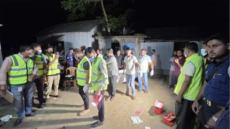 ফরিদপুরে ৩ জনকে কুপিয়ে হত্যা