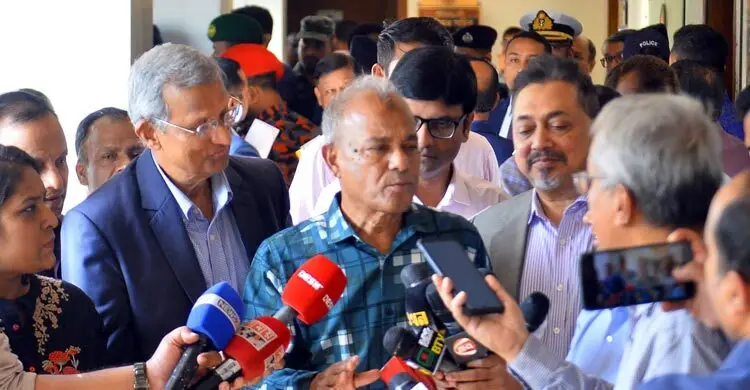 বিজয় দিবসে এবারও প্যারেড হবে না : স্বরাষ্ট্র উপদেষ্টা