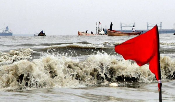 চার সমুদ্রবন্দরে ৩ নম্বর সতর্ক সংকেত