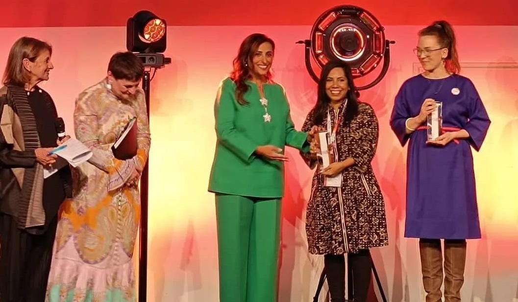 পাবলিশহার এক্সেলেন্স অ্যাওয়ার্ড পেলেন ময়ূরপঙ্খির মিতিয়া ওসমান