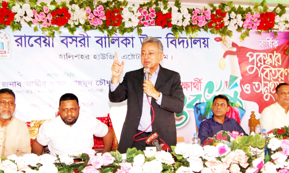 পেছনে তাকানোর সময় নেই, সামনের দিকে এগোতে হবে : আমীর খসরু