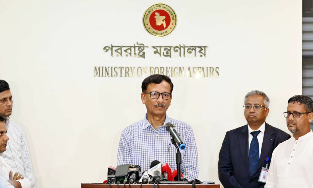 সাবের চৌধুরীর বাসায় রাষ্ট্রদূতদের বৈঠক নিয়ে যা বললেন পররাষ্ট্র উপদেষ্টা
