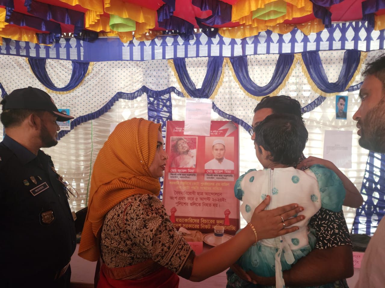 জুলাই শহীদদের জিনিসপত্র নিয়ে নান্দাইল উপজেলা প্রশাসনের প্রর্দশনী