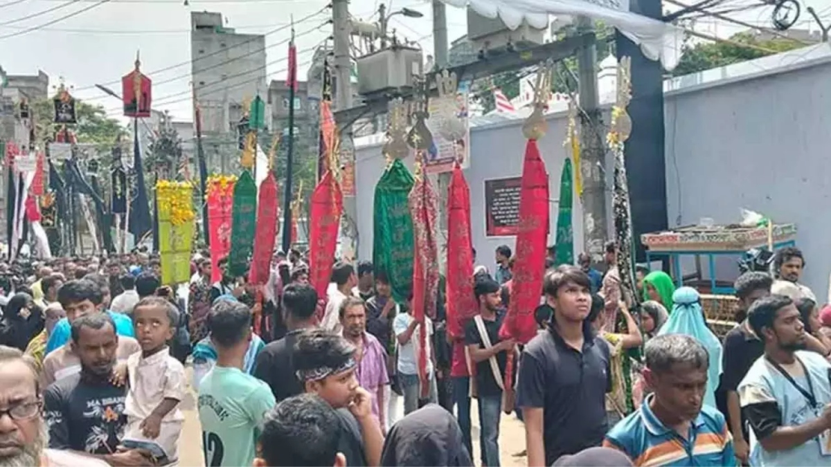 হোসেনি দালান থেকে শুরু হলো ঐতিহ্যবাহী তাজিয়া মিছিল
