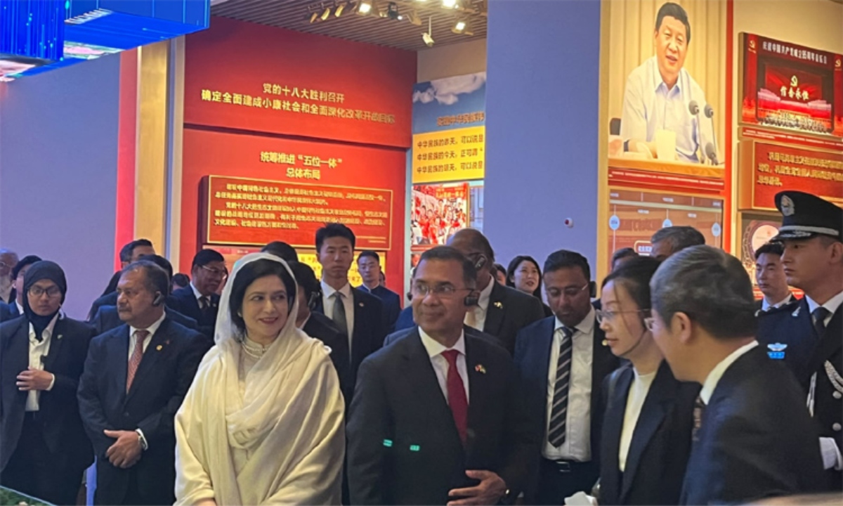 চীনা কমিউনিস্ট পার্টির জাদুঘর পরিদর্শন করলেন প্রধানমন্ত্রী