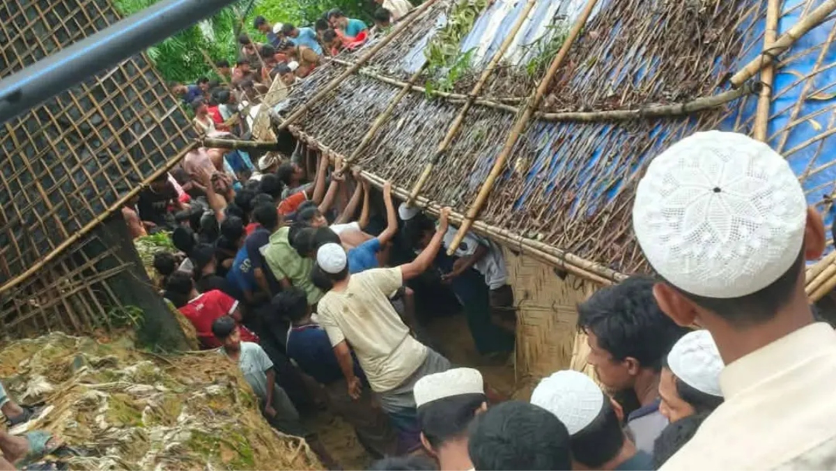 কক্সবাজারে রোহিঙ্গা ক্যাম্পে পাহাড়ধস,  ৩ মাদরাসা শিক্ষার্থী নিহত