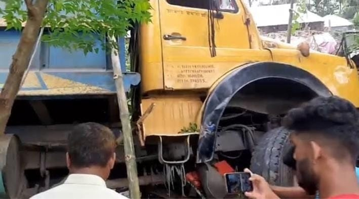 নীলফামারীতে ট্রাকের ধাক্কায় একই পরিবারের ৪ জন নিহত