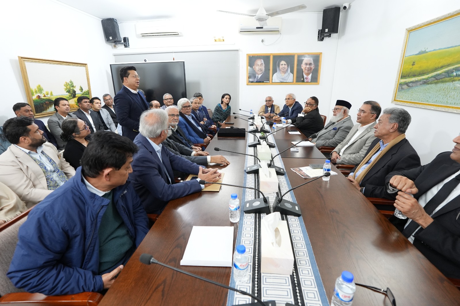 তারেক রহমানের সঙ্গে সাক্ষাৎ করলেন  দেশের শীর্ষ ব্যবসায়ীরা