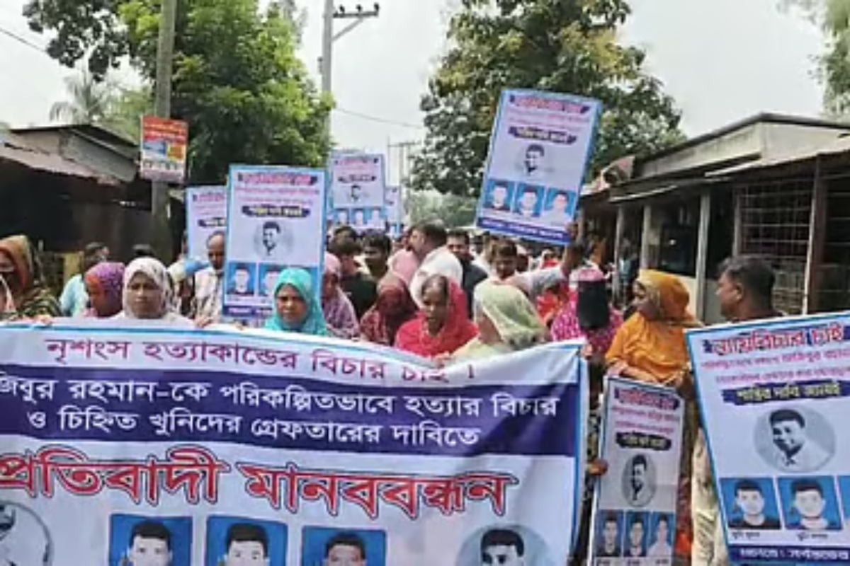 গাজীপুরে ব্যবসায়ী হত্যার জেরে সড়ক অবরোধ