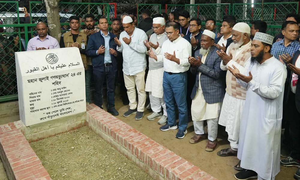 শহীদ আবু সাঈদের কবর জিয়ারত করলেন তারেক রহমান