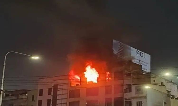 বনানীতে বহুতল ভবনে আগ্নিকাণ্ড