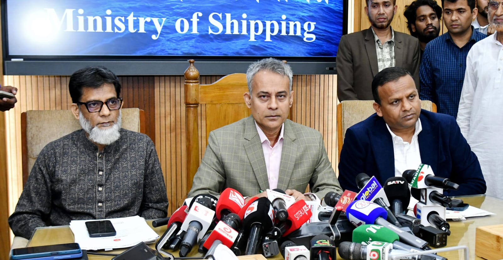পণ্য খালাসে দেরি, কঠোর ব্যবস্থা গ্রহণের নির্দেশ নৌমন্ত্রীর