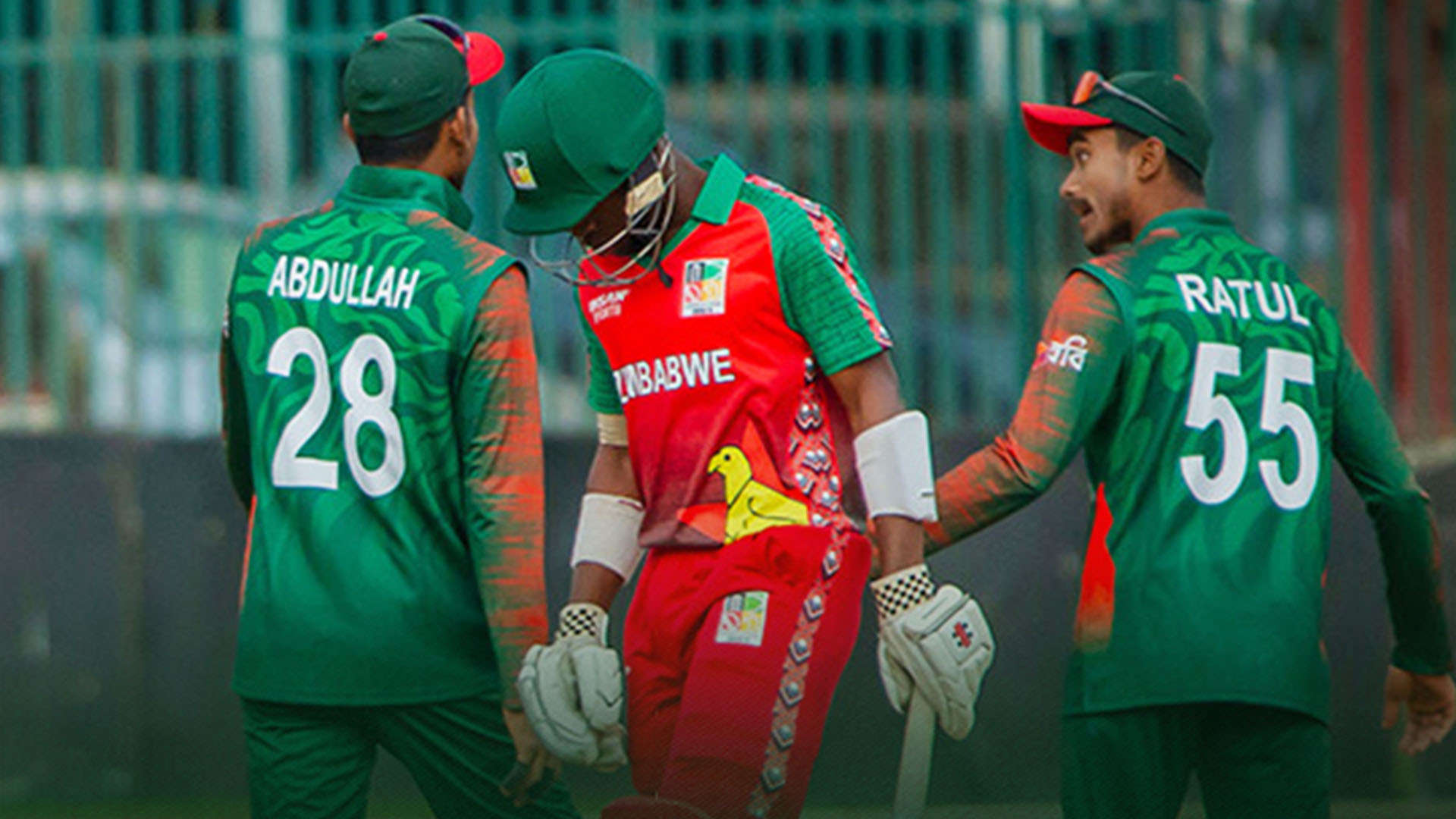 জিম্বাবুয়েকে গুঁড়িয়ে শিরোপার লড়াইয়ে টিকে রইল যুবারা