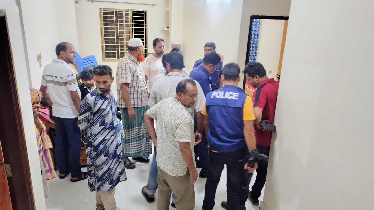 ঘরে ঢুকে মা-মেয়েকে গলা কেটে হত্যা, ৩০ ভরি অলংকার লুট