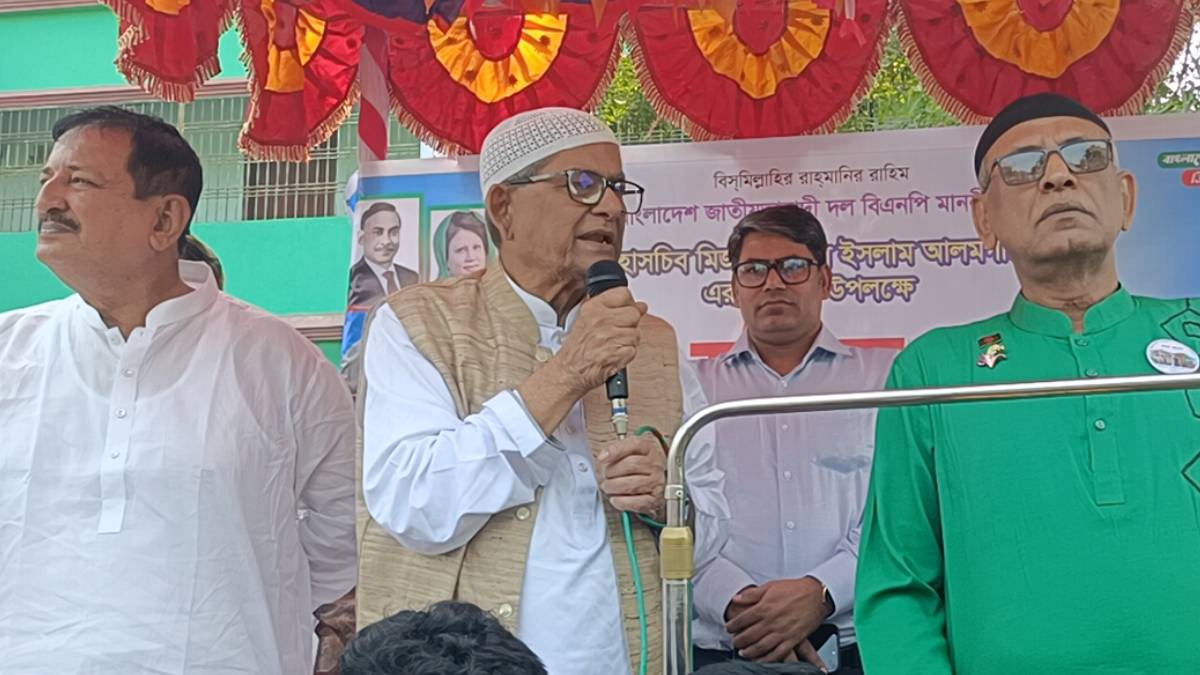 সতর্ক থাকুন, বিভেদ ছড়িয়ে একটি দল ফায়দা নিতে চায়: মির্জা ফখরুল