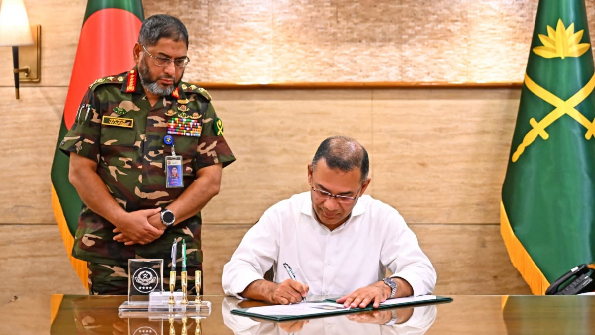 আধুনিক ও প্রযুক্তিনির্ভর সেনাবাহিনী গড়ে তুলতে সরকার বদ্ধপরিকর: প্রধানমন্ত্রী