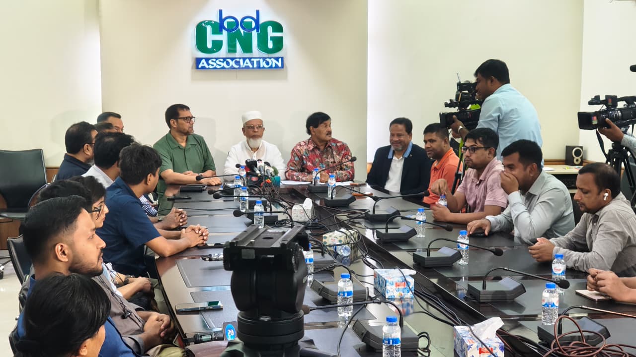 দাবি না মানলে ২৩ আগস্ট থেকে সিএনজি পাম্প বন্ধ: মালিক সমিতি