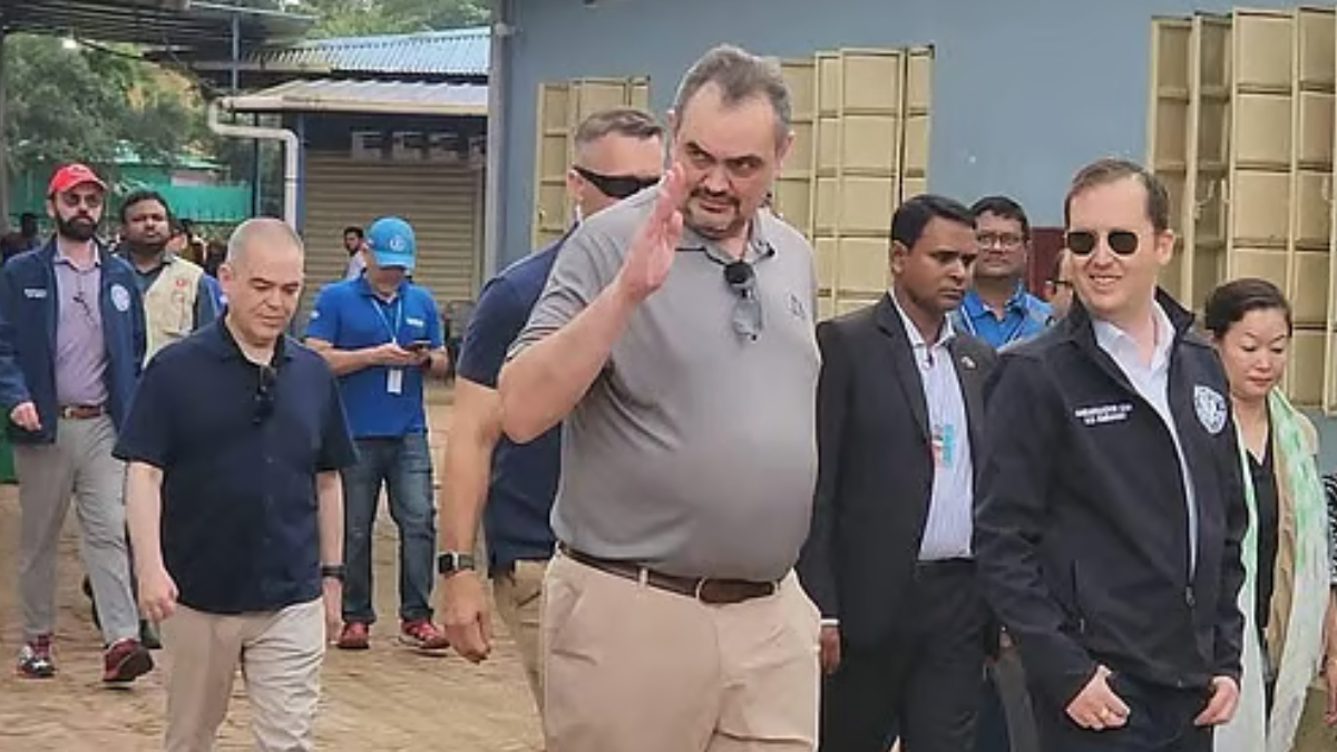 ক্যাম্প পরিদর্শনে মার্কিন বিশেষ দূত, মর্যাদাপূর্ণ প্রত্যাবাসনের দাবি রোহিঙ্গাদের