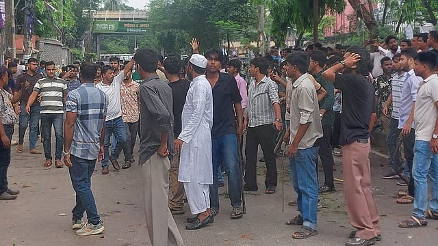 জবিতে ছাত্রদল-শিবিরের তিন দফা সংঘর্ষে আহত ৭০, তদন্ত কমিটি গঠন