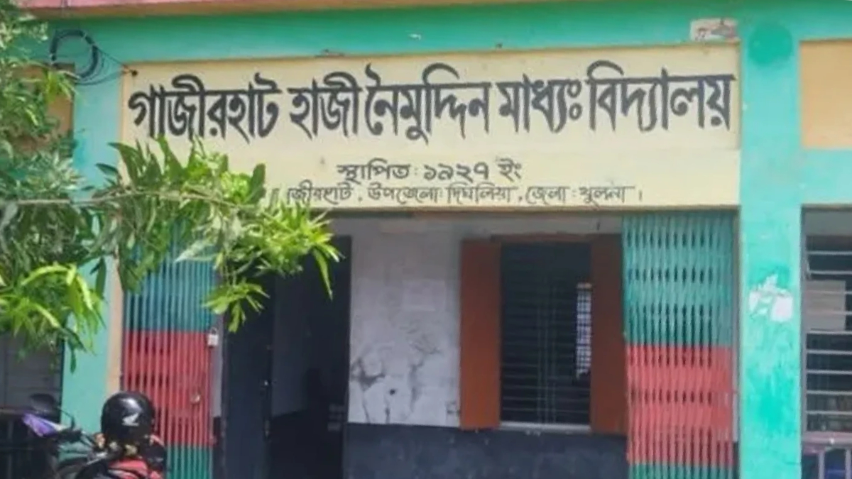 স্কুলের বাথরুমে হাত-পা-মুখ বাঁধা ছাত্রী উদ্ধার, শরীরে ব্লেডের জখম