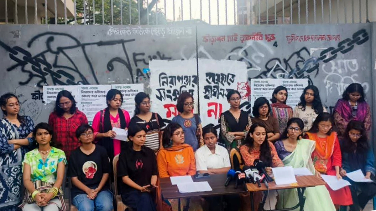 ঢাবির ছাত্রী হলে সান্ধ্য আইন পুরোপুরি বাতিল চায় ‘অবরোধবাসিনী’