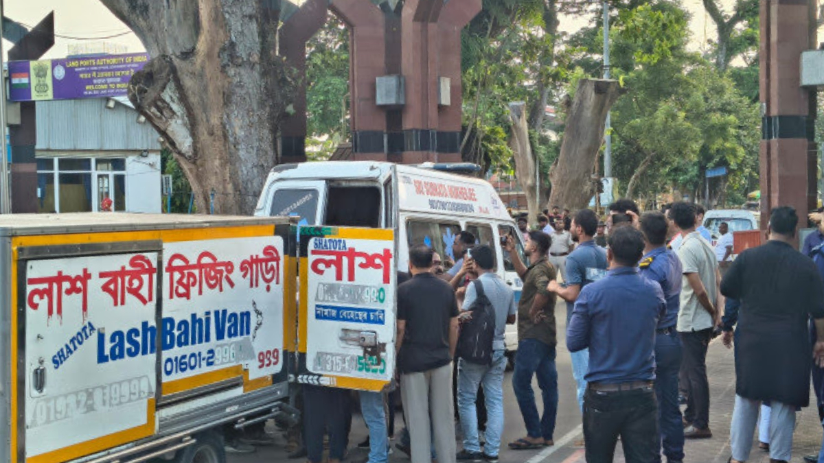 কলকাতায় অগ্নিদগ্ধ বাকি ৫ বাংলাদেশির মরদেহ দেশে, স্বজনদের কাছে হস্তান্তর