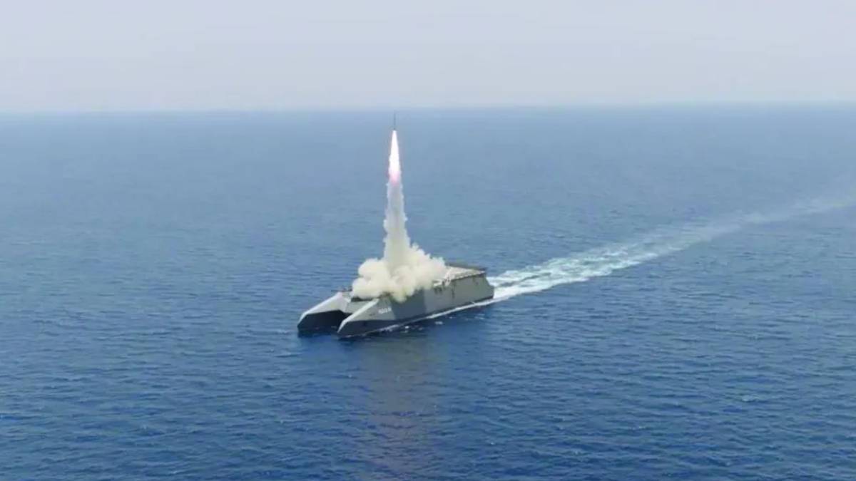 যুক্তরাষ্ট্র-ইসরায়েল হামলার জেরে এবার হরমুজ প্রণালী ‘বন্ধ’