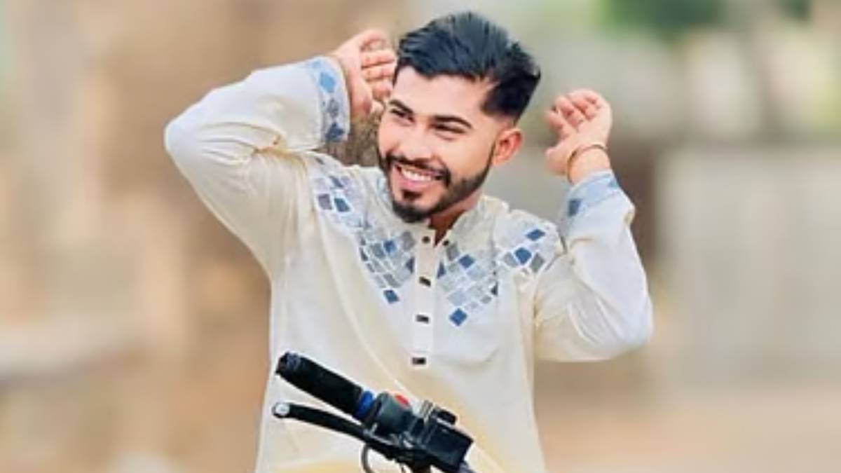 শহিদ মিনারে তরুণকে গুলি-ছুরিকাঘাতে হত্যা, পুলিশ বলছে প্রেম নিয়ে বিরোধ