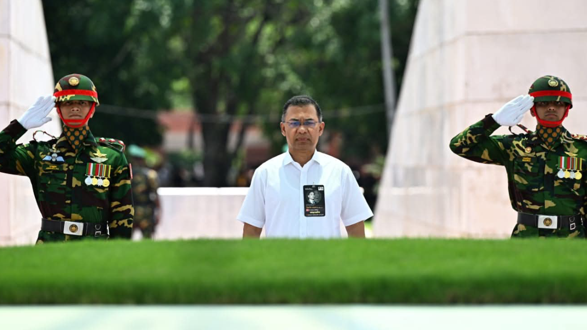 জিয়াউর রহমানের সমাধিতে প্রধানমন্ত্রীর শ্রদ্ধা