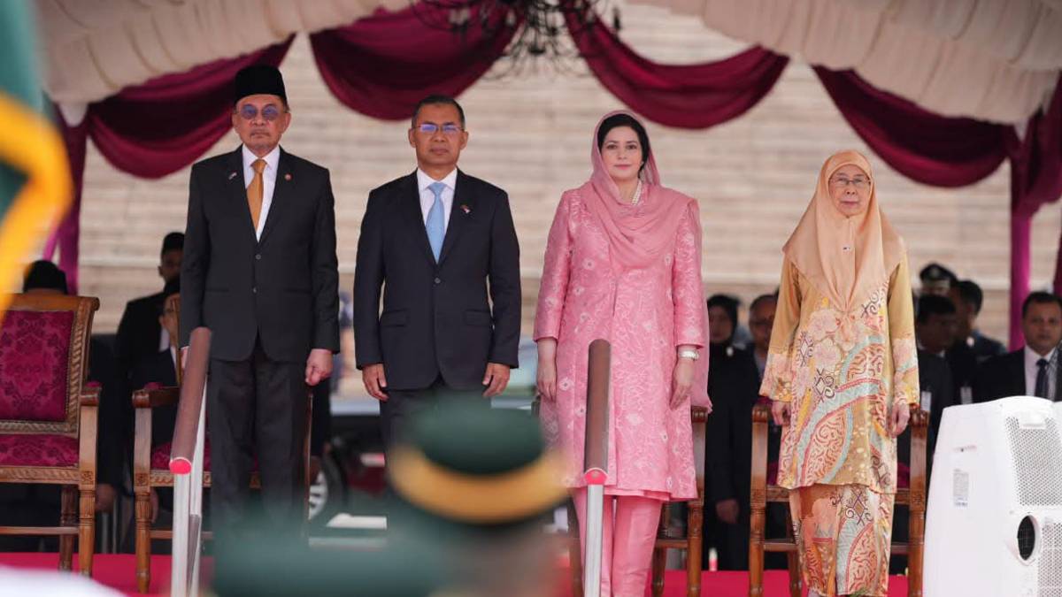 তারেক রহমানকে মালয়েশিয়ার প্রধানমন্ত্রীর উষ্ণ অভ্যর্থনা