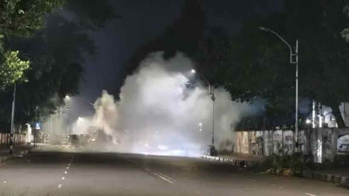 ঢাবিতে ২ জায়গায় ২ ককটেল বিস্ফোরণ