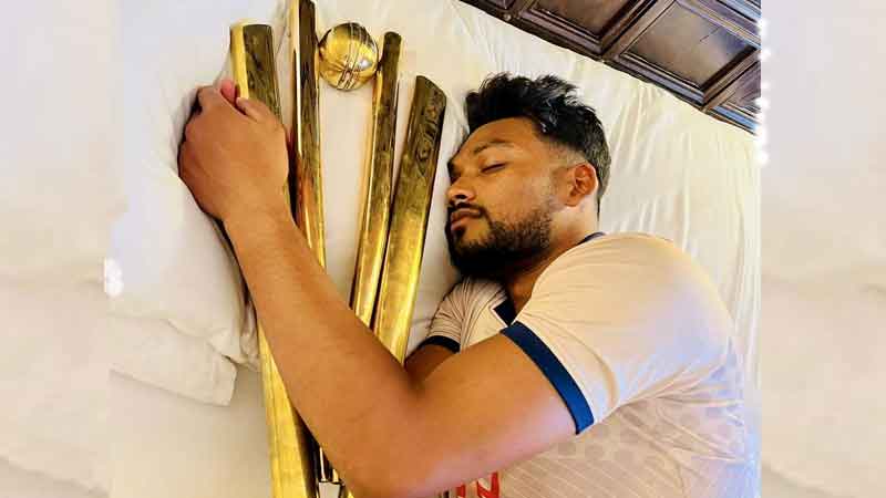 রাতে দেশে ফিরছেন শান্তরা