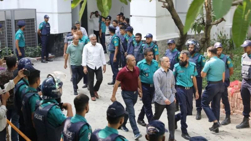 ১৩ সেনা কর্মকর্তা ট্রাইব্যুনালে, নিরাপত্তা জোরদার