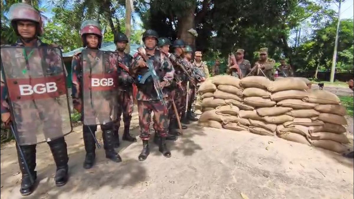 খাগড়াছড়িতে ১৪৪ ধারা অব্যাহত, দূরপাল্লার বাস চালু