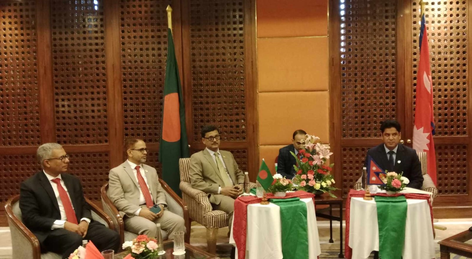 নৌ প্রতিমন্ত্রী ও নেপালের বাণিজ্য মন্ত্রীর বৈঠকে বাণিজ্য সম্প্রসারণে আলোচনা