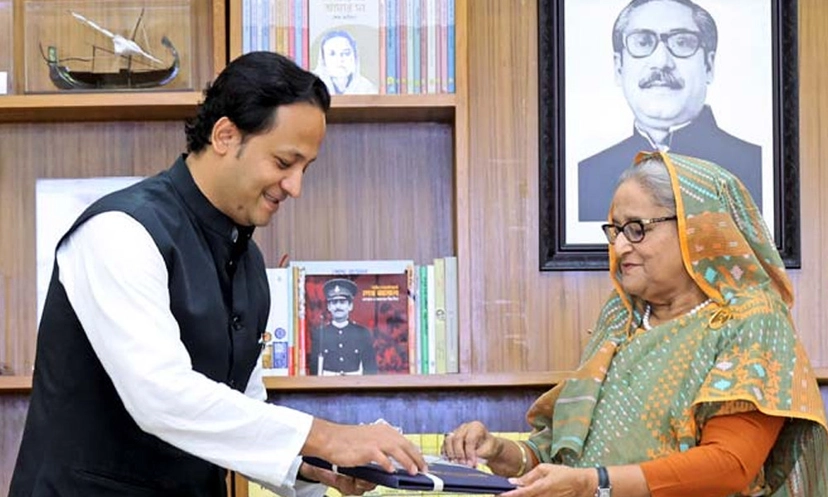 প্রধানমন্ত্রীর কাছে এসএসসির ফল হস্তান্তর