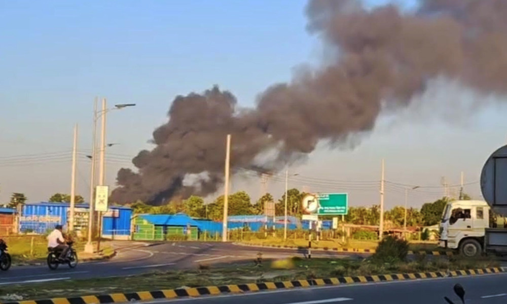 চট্টগ্রামে ফোম কারখানায় আগুন