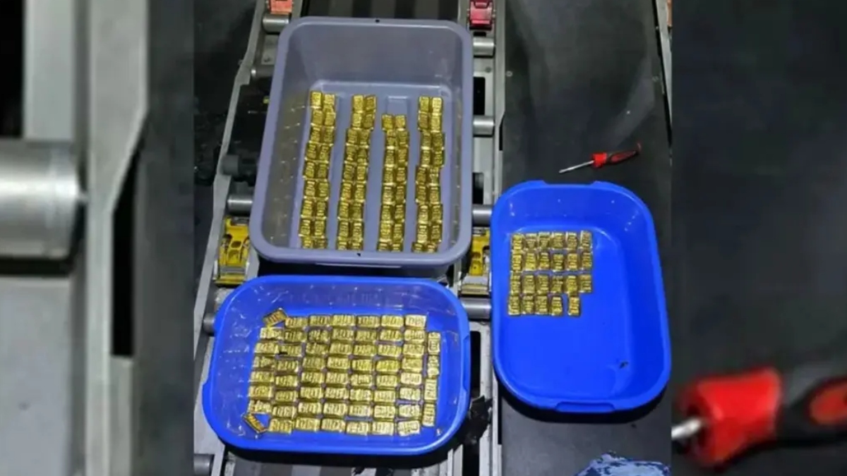 বিমানের টয়লেটে ১৮ কেজি স্বর্ণ উদ্ধার: পাইলট-ক্রু-যাত্রীদের তথ্য তলব