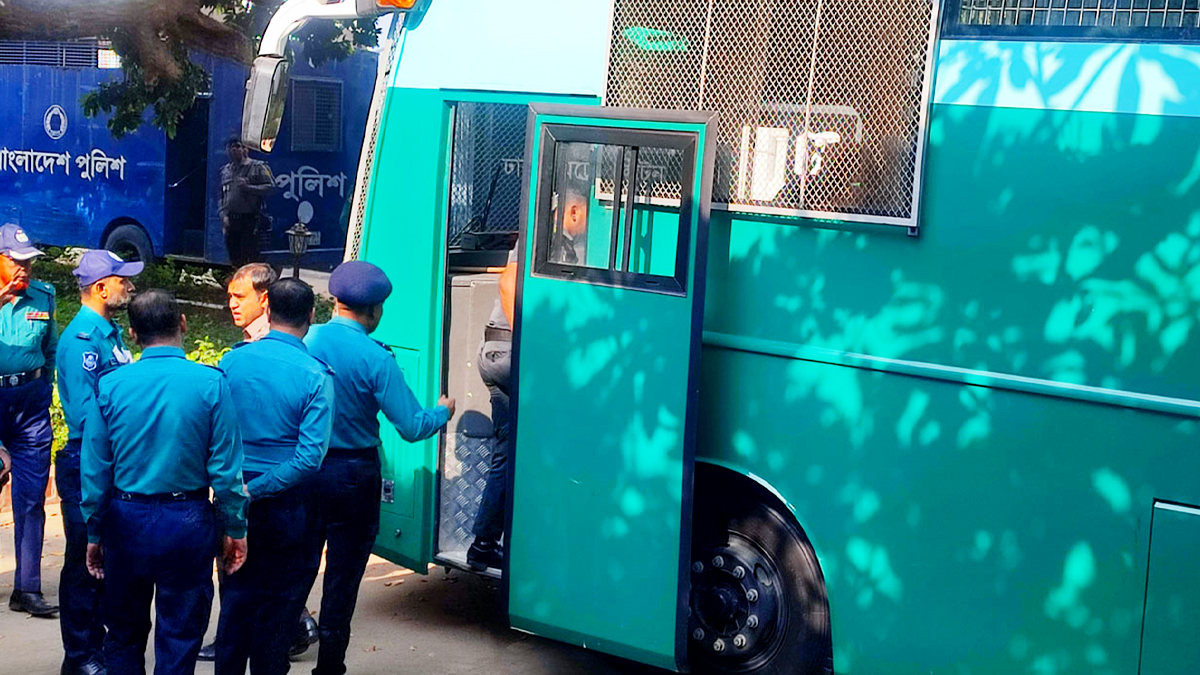 রামপুরায় ২৮ জনকে হত্যা: ট্রাইব্যুনালে ২ সেনা কর্মকর্তাকে হাজির