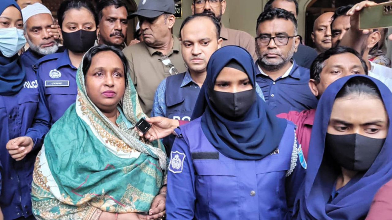 দুই মামলায় শ্যোন অ্যারেস্ট দেখানো হলো সাবেক মেয়র আইভিকে