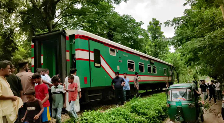বগি রেখে চলে গেল কক্সবাজার এক্সপ্রেস