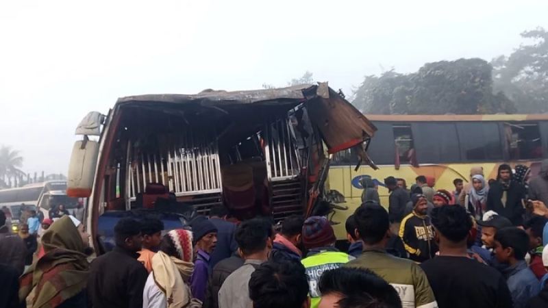 সিলেটে তিন বাসের ত্রিমুখী সংঘর্ষে নিহত ২, আহত ১০